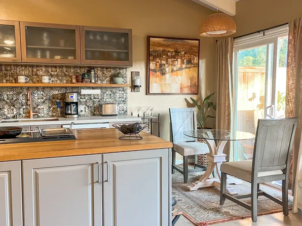 1031 Miramonte Dr APT 6, Santa Barbara, CA 93109