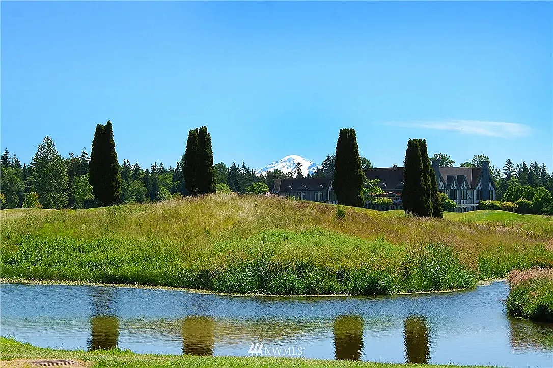 4 bed, 2.5 bath, 2100 sqft, $3,300 — Photo 3