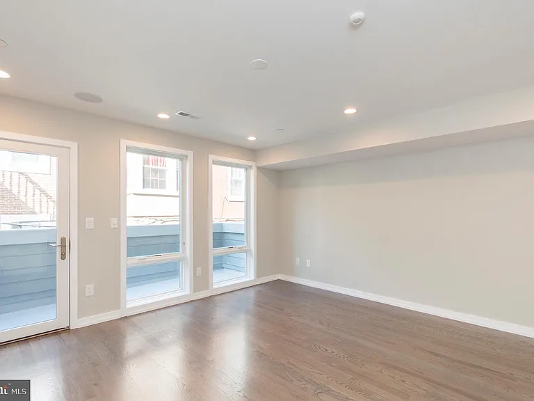 1703 Bainbridge St #2 — Photo 5