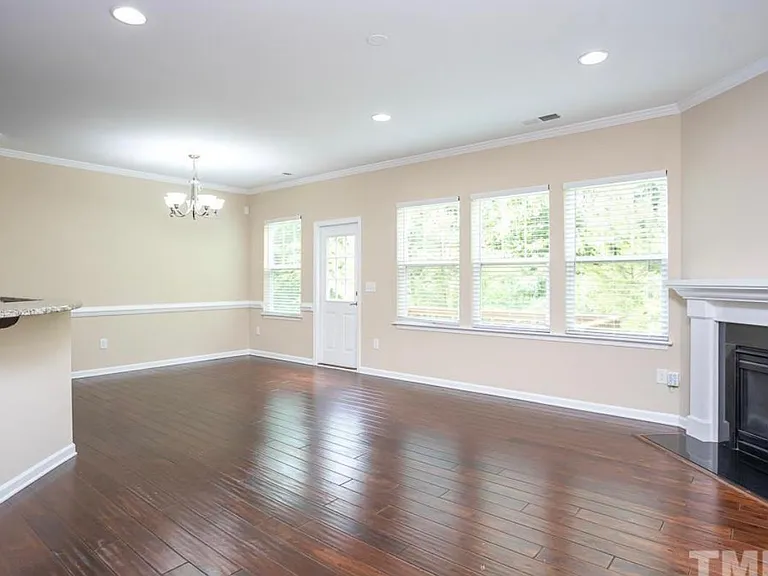 214 Kylemore Cir — Photo 5