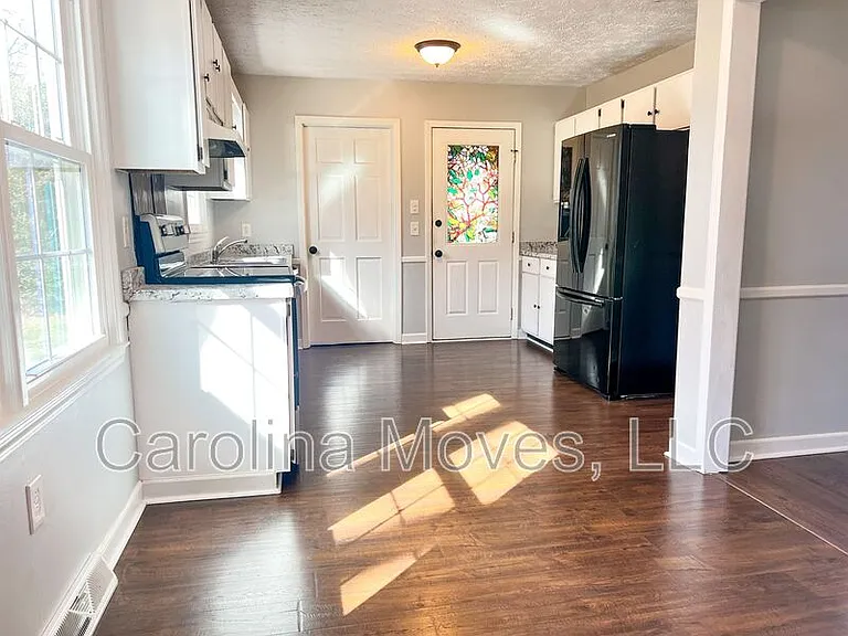 206 Manassas Dr — Photo 7