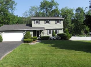 28 Dormay Ln, Troy, NY 12182