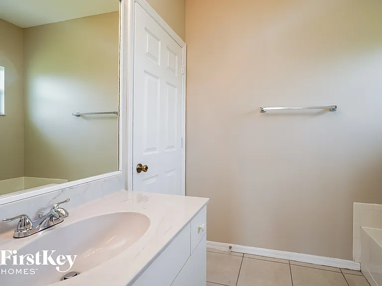 1131 Ermine St E — Photo 10