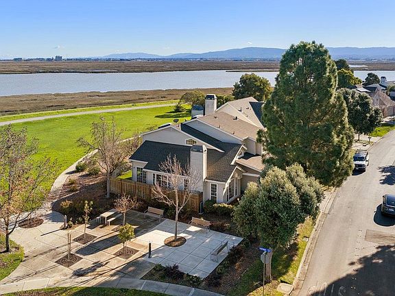 3rd image of 822 Seal Pointe Dr