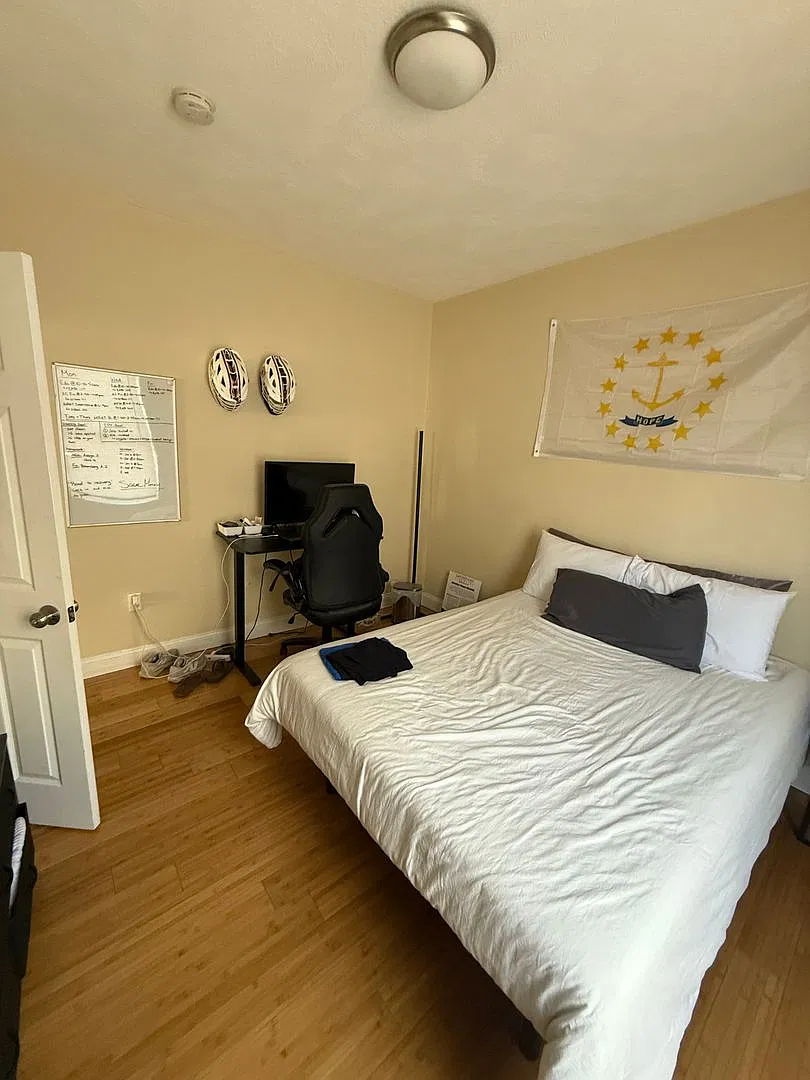 Awesome 3 bed in Allston — Photo 1