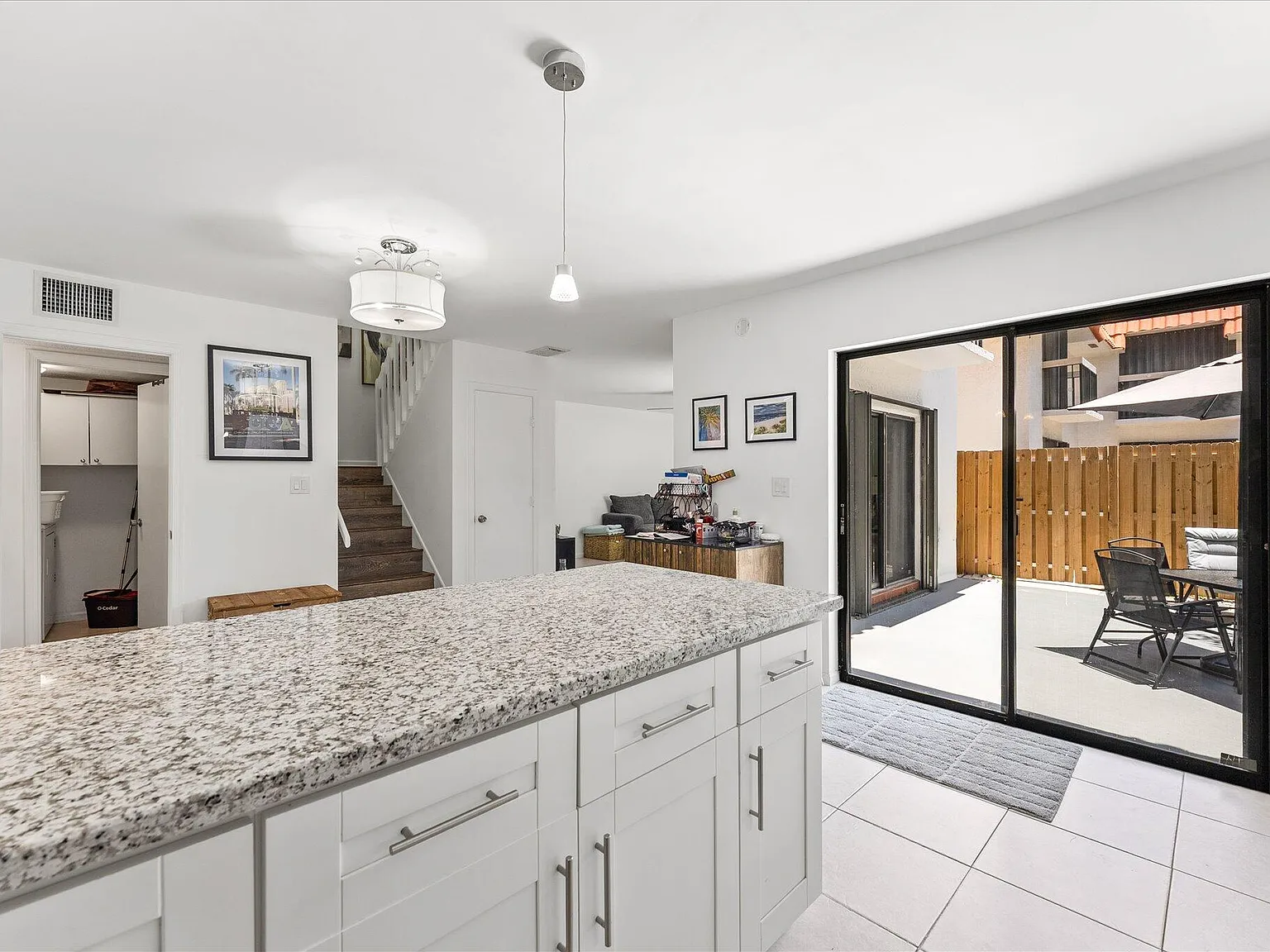 2 bed, 2.5 bath, 1380 sqft, $3,100 — Photo 4
