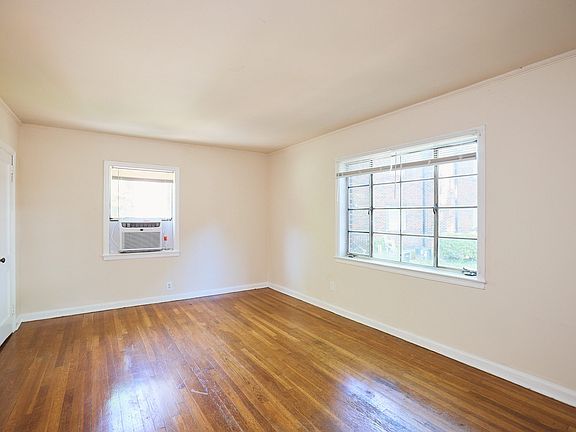 4th image of 1343 Briarwood Dr NE Unit 2