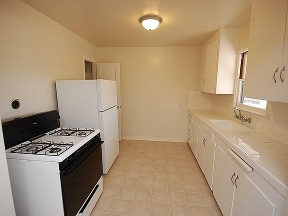 3rd image of 675 Johanna Ave #Y
