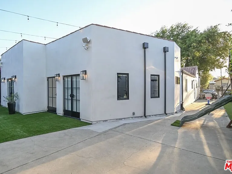 1430 Stearns Dr — Photo 30