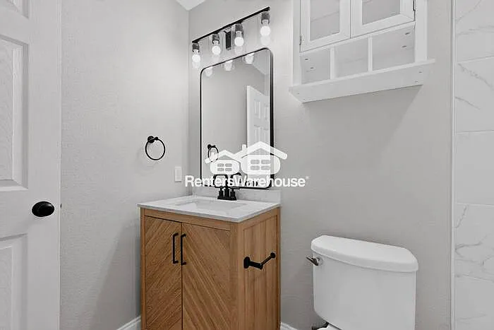 1004 Whitehall Dr — Photo 33