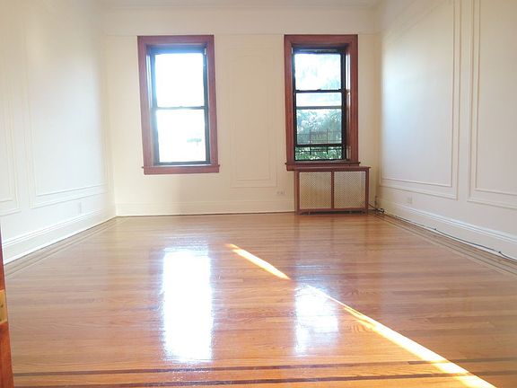 4th image of 2424 42nd St APT B4
