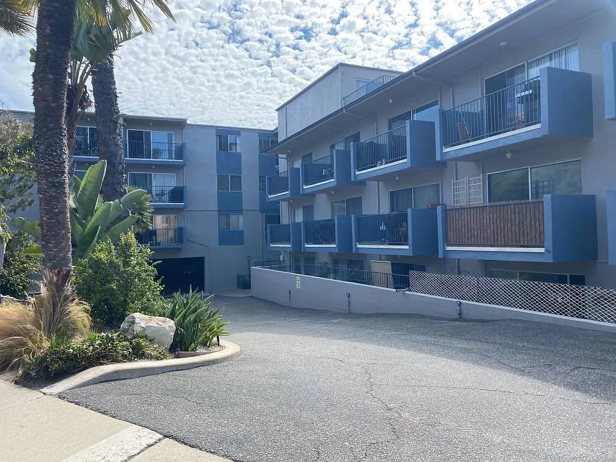 Building Photo - Riviera Holiday