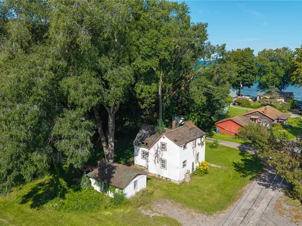 7721 Park Ave, Ontario, NY 14519