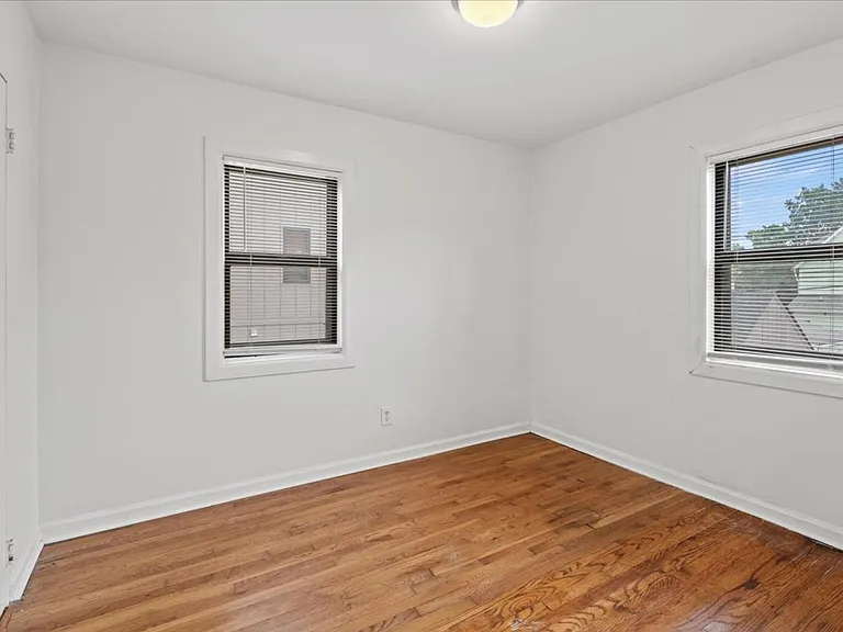 302 E 19th St #2A — Photo 16