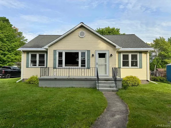 637 N 4th St, Lanse, MI 49946