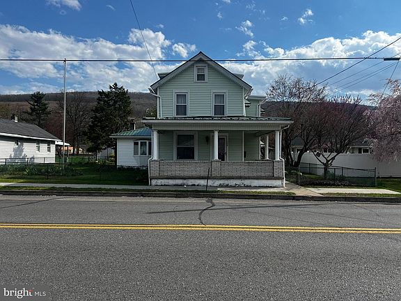 4th image of 128 Main St
