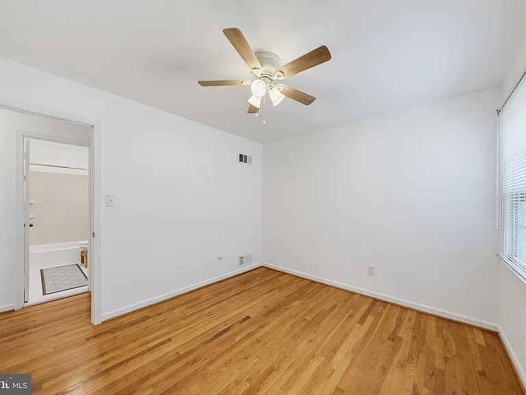 16818 Briardale Rd — Photo 30