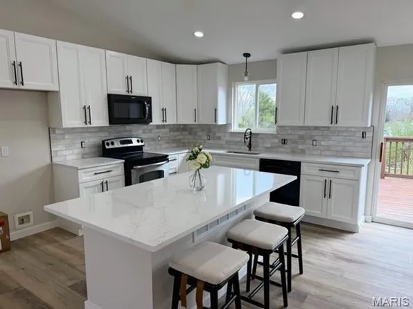 226 Destiny Ct, Wentzville, MO 63385