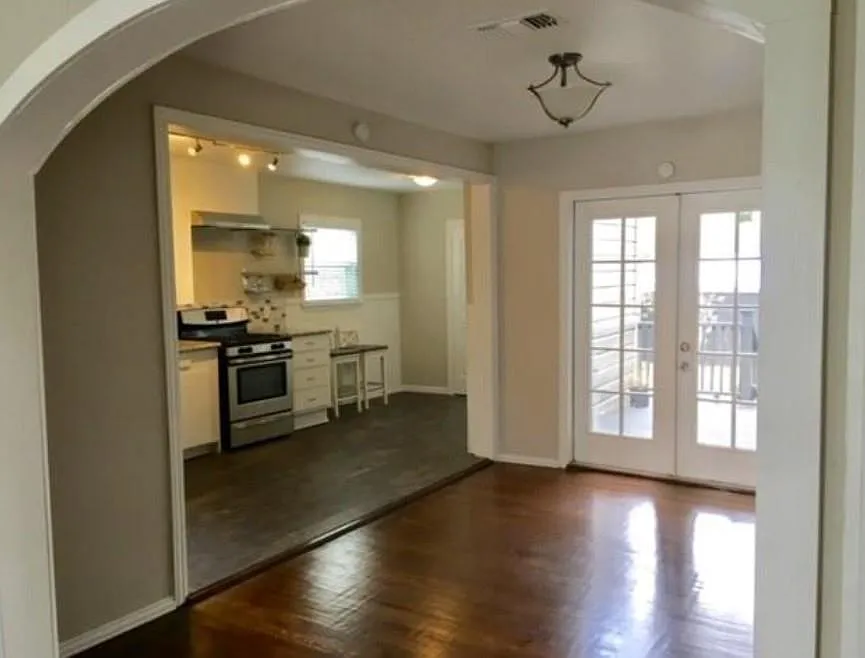 2 bed, 1.0 bath, 1123 sqft, $1,800 — Photo 2