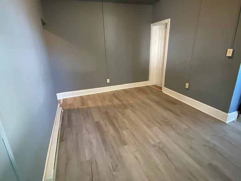 811 W Main St #6 — Photo 4