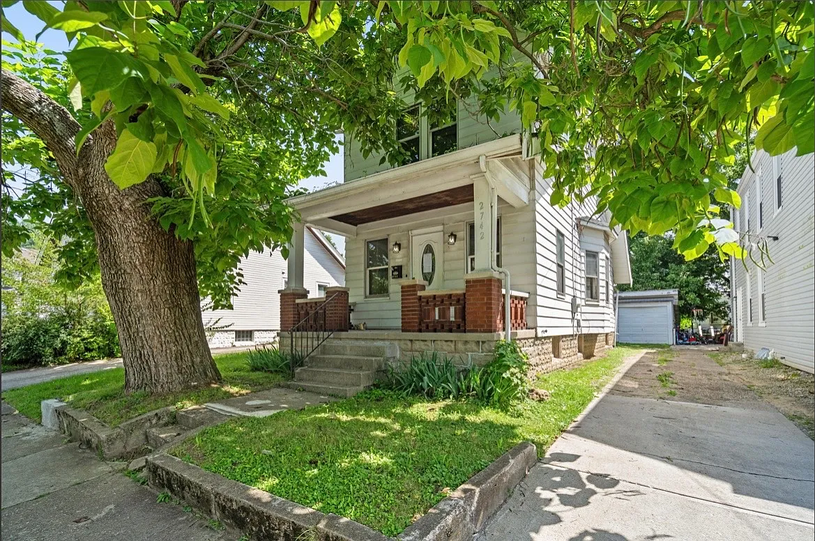 2742 Latonia Ave — Photo 1