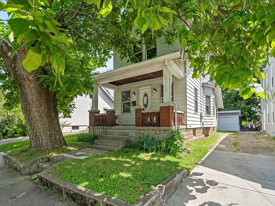2742 Latonia Ave