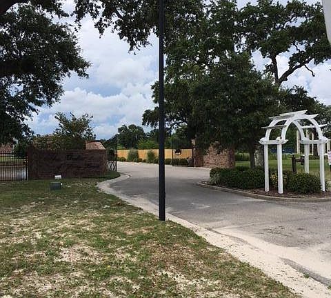 3rd image of 6 Oak Alley Ln
