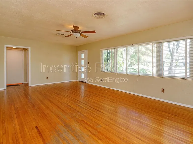 816 Putnam Ave — Photo 10
