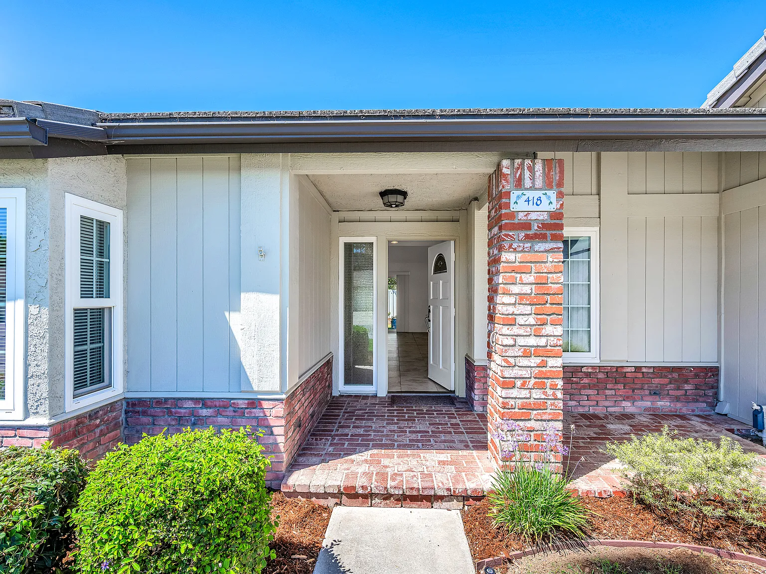 3 bed, 1712 sqft, $4,900 — Photo 2