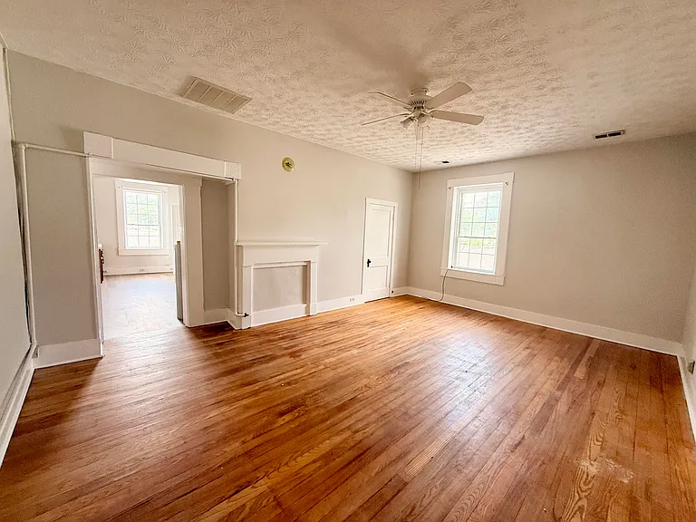 101 W Broadway St — Photo 1