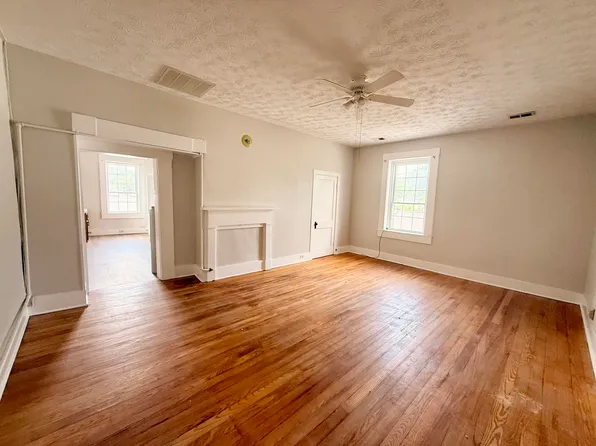 101 W Broadway St, Harrodsburg, KY 40330