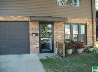 1308 Greta St, Cherokee, IA 51012