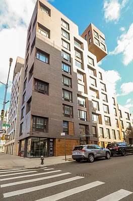 Rented by REZI | media 57