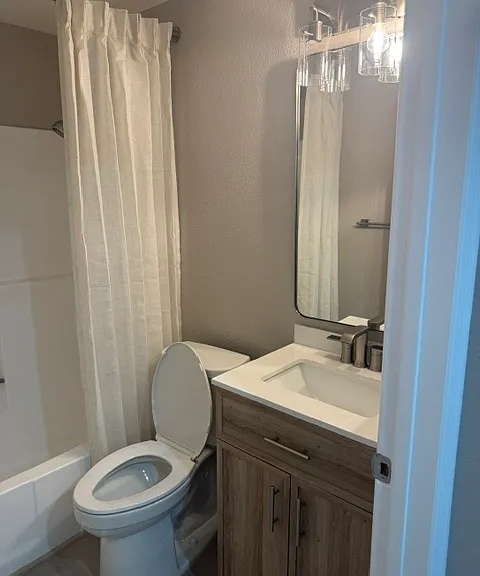 374 N Avenue 57 — Photo 11