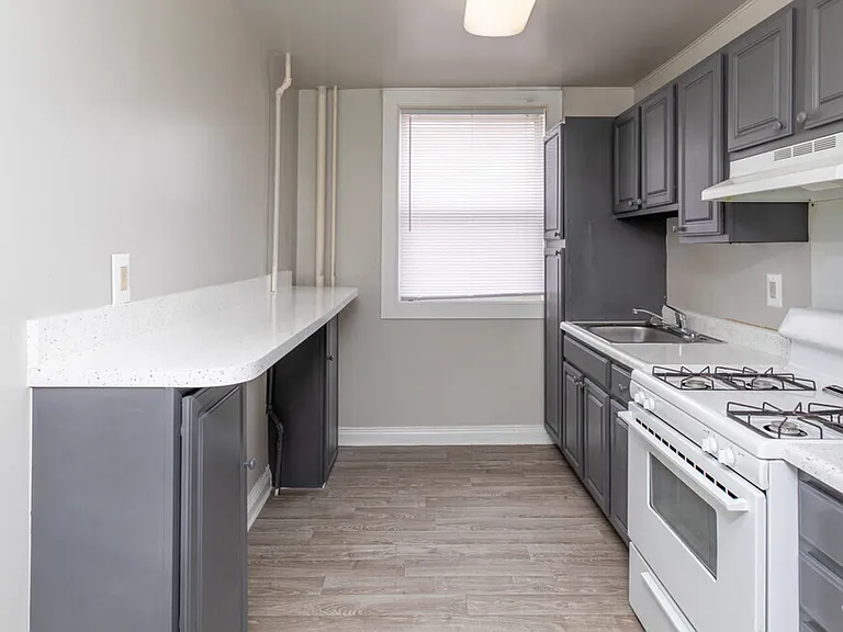 Oaklee Village Apartments — Photo 89