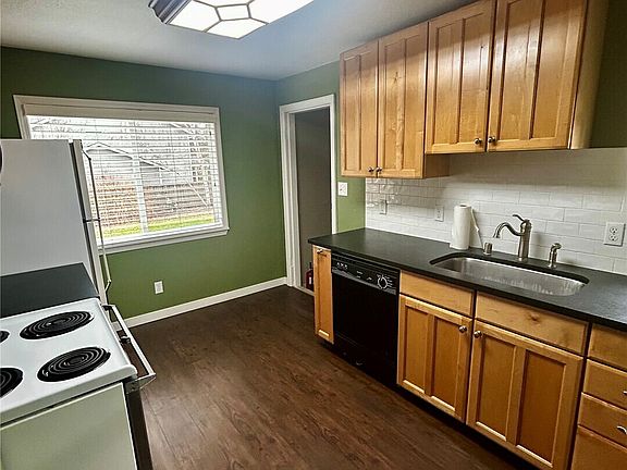3rd image of 4622 59th Street E
