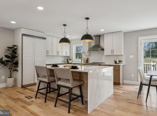 820 Walker Rd, Great Falls, VA 22066