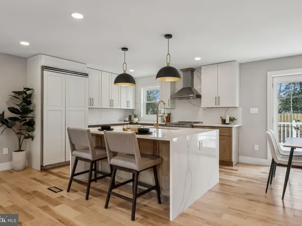 820 Walker Rd, Great Falls, VA 22066