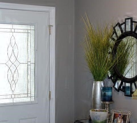 Tile entry and appealing front door with glass insert.