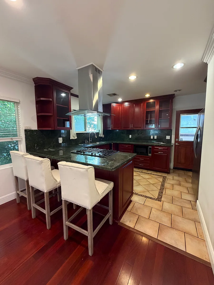 Building Photo - 10394 Almayo Ave #10394