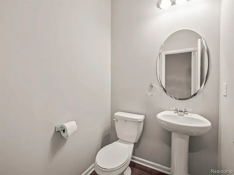 4837 Glenora Dr — Photo 18