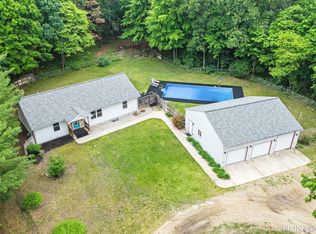 1081 E 98th St, Grant, MI 49327