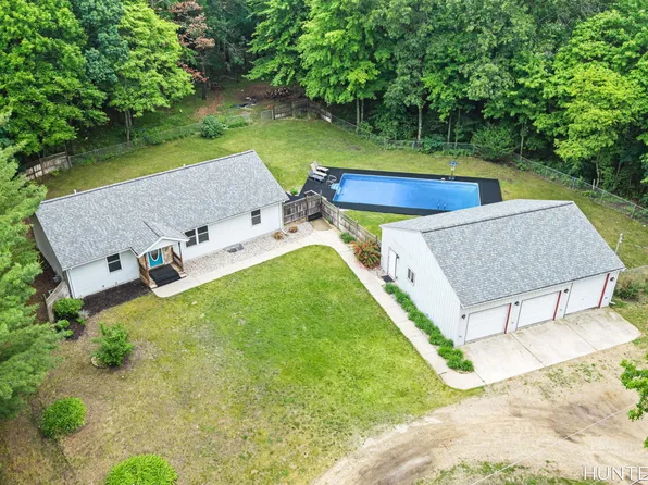 1081 E 98th St, Grant, MI 49327