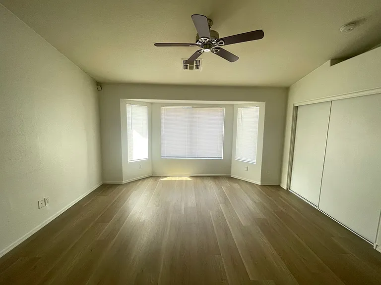 915 W Bowker St — Photo 12