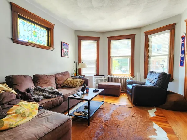 7 Dartmouth St, Watertown, MA 02472