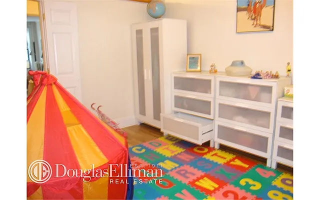 Rented by Douglas Elliman | media 26