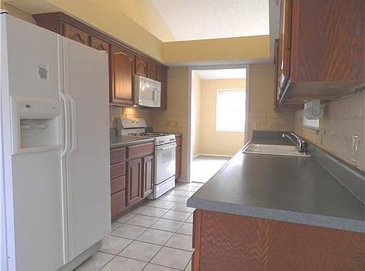 5th image of 8 Richardson Ln