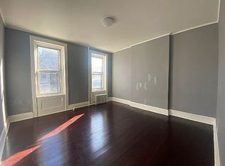 35-52 10th St #2, Astoria, NY 11106