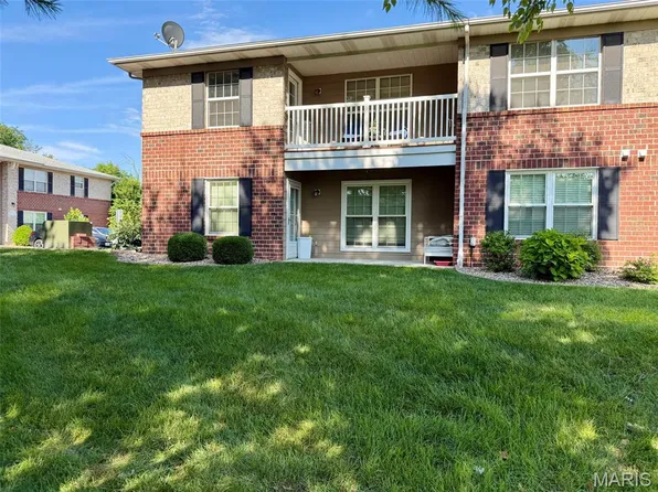 406 S Church St APT 416, Saint Peters, MO 63376