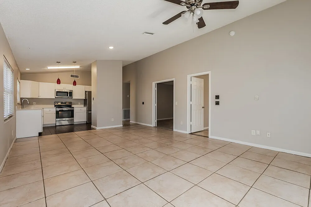 3 bed, 2.0 bath, 1425 sqft, $1,855 — Photo 4